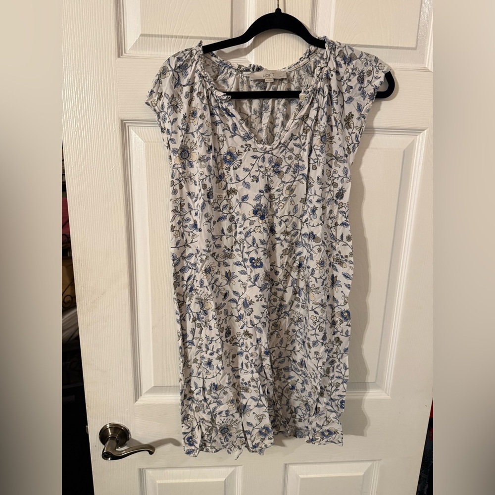 Ladies LOFT Blue Floral Ruffle V-Neck Blouse (inv# 177) - Picture 5 of 11